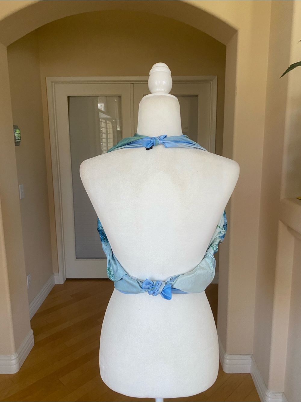 100% Silk Floral Blue & Green Wrap Scarf Top Sarong - Picture 7 of 11